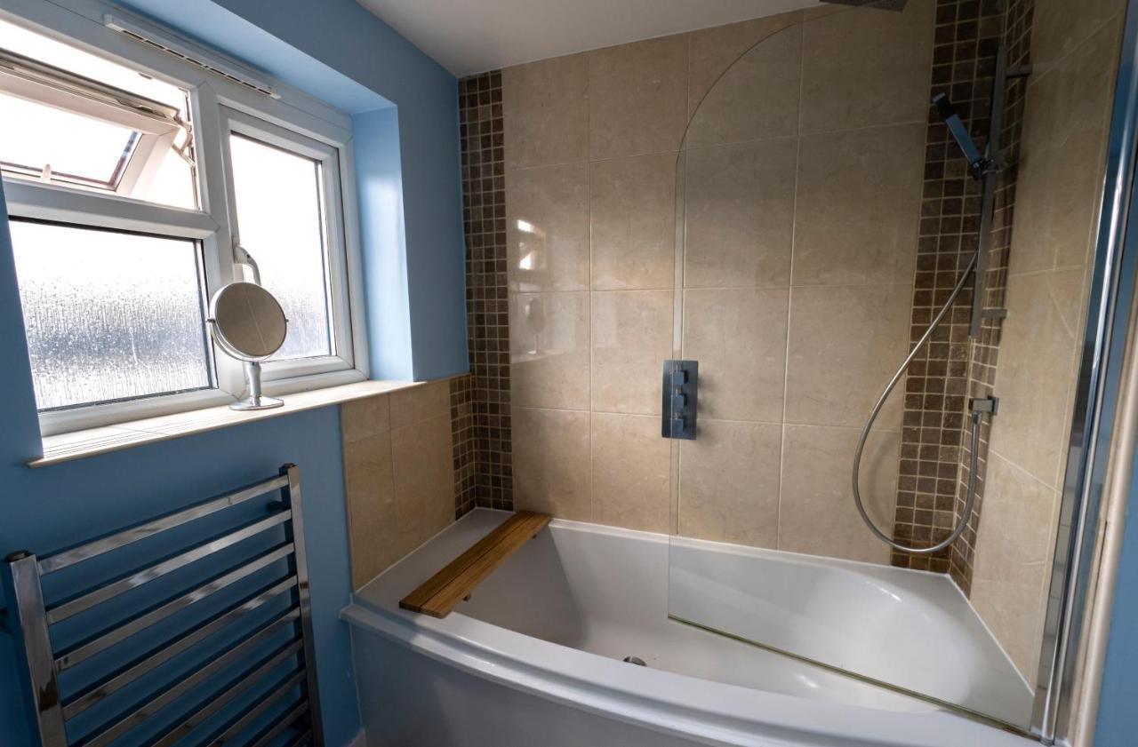 Immaculate 2-bed In By River *