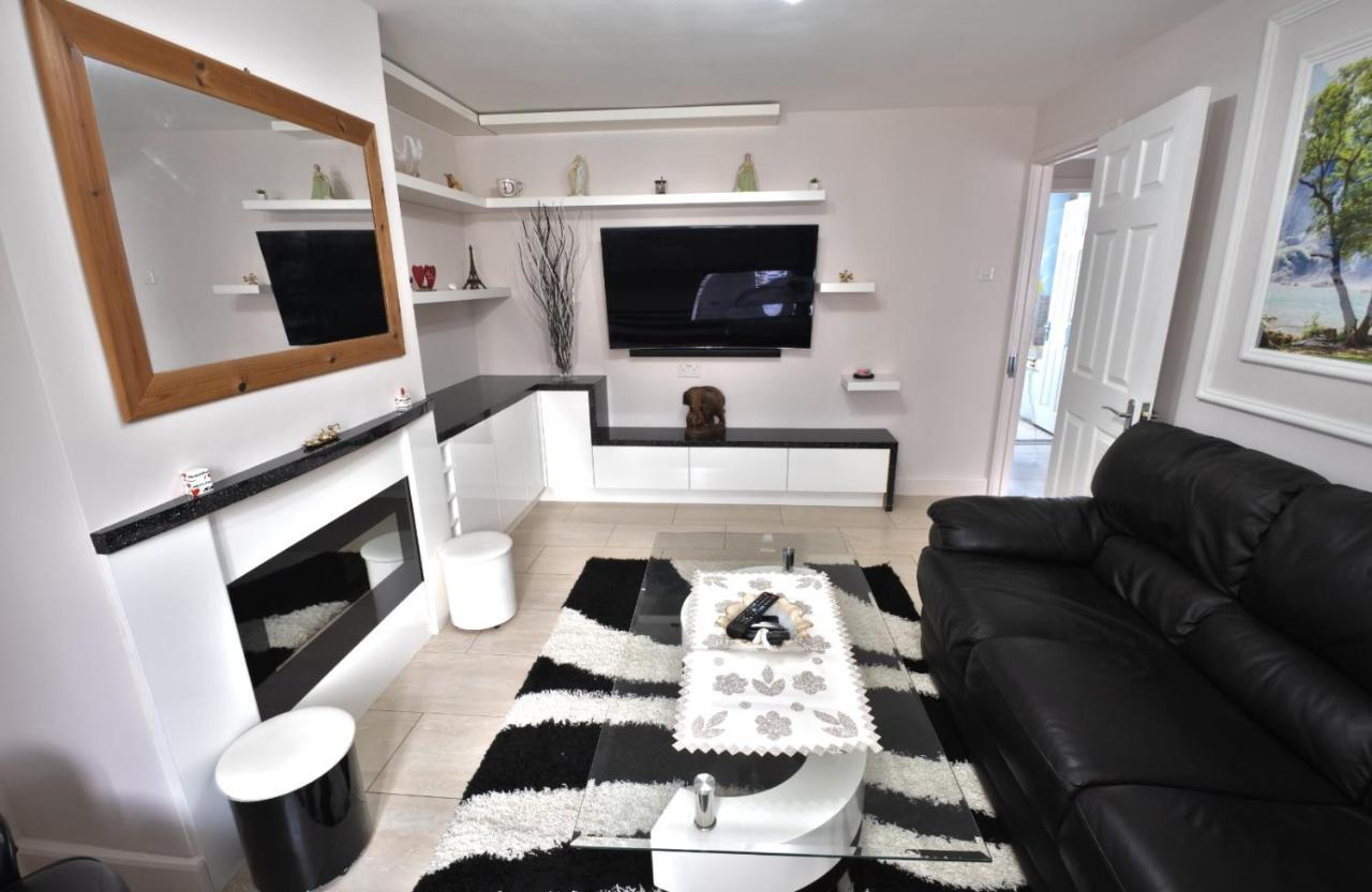 Apartment Immaculate 2-bed In By River