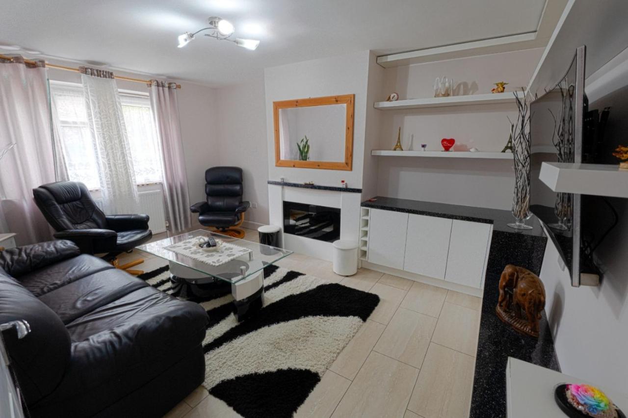 Immaculate 2-bed In By River Isleworth