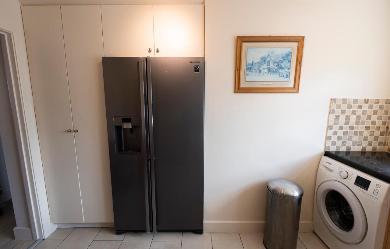 Immaculate 2-bed In By River