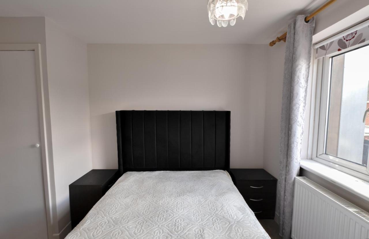 Immaculate 2-bed In By River * Isleworth