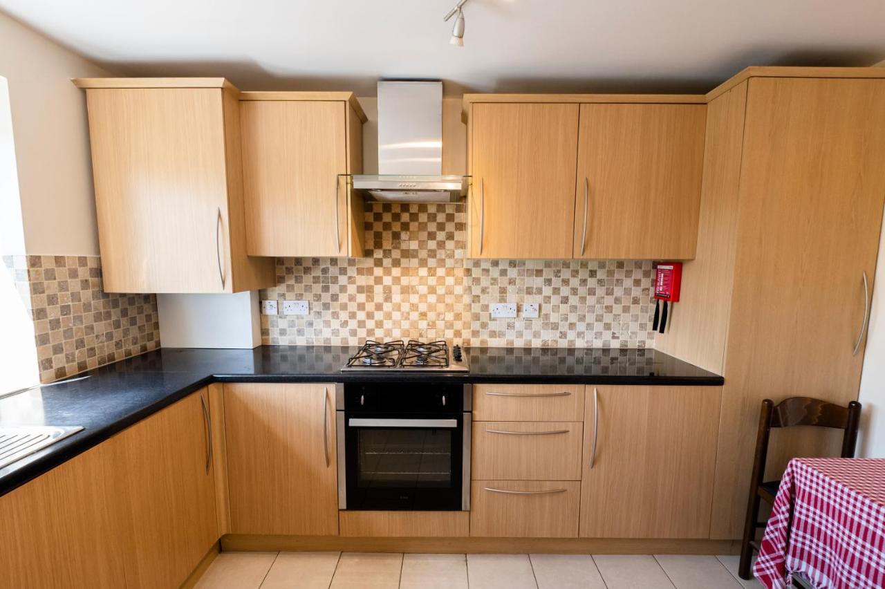Immaculate 2-bed In By River Isleworth